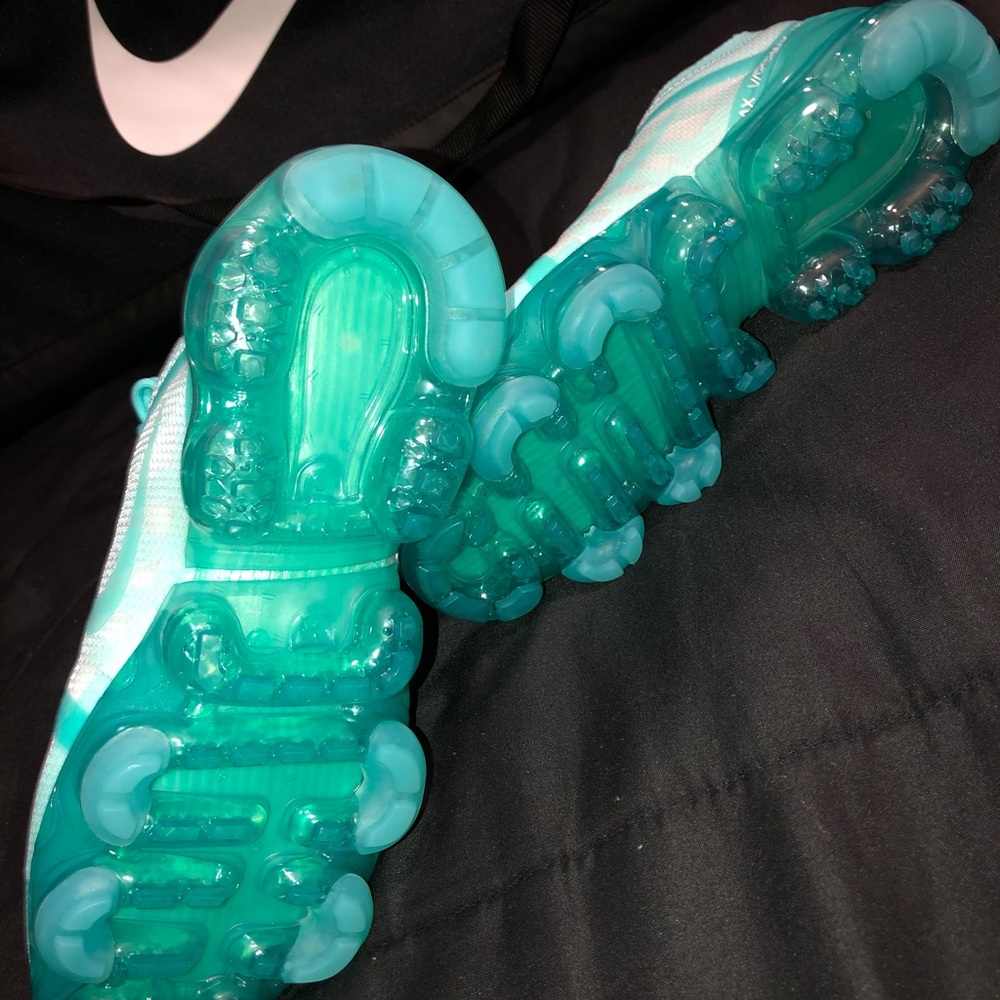 SOLD‼️‼️‼️Women’s Air Vapormax 2019 “Teal tint”. - Picture 2 of 8